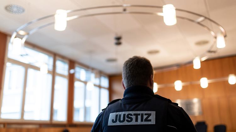 Der Angeklagte soll den Arzt heimtückisch und aus niedrigen Beweggründen ermordet haben, so die Staatsanwaltschaft.