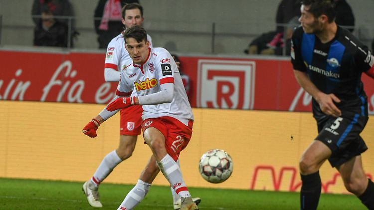 Tor für den Jahn: Regensburgs Sebastian Stolze trifft zum 2:0.
