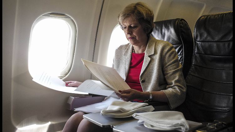 Theresa May wird wohl doch mit dem Privatjet nach Brüssel reisen.