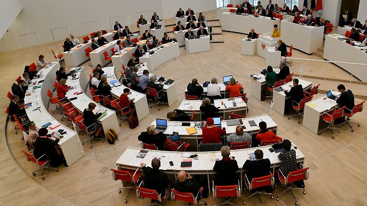 Derzeit liegt der Frauenanteil im Brandenburger Landtag bei gut 36 Prozent. In der Legislaturperiode bis 2014 waren es fast 40 Prozent.