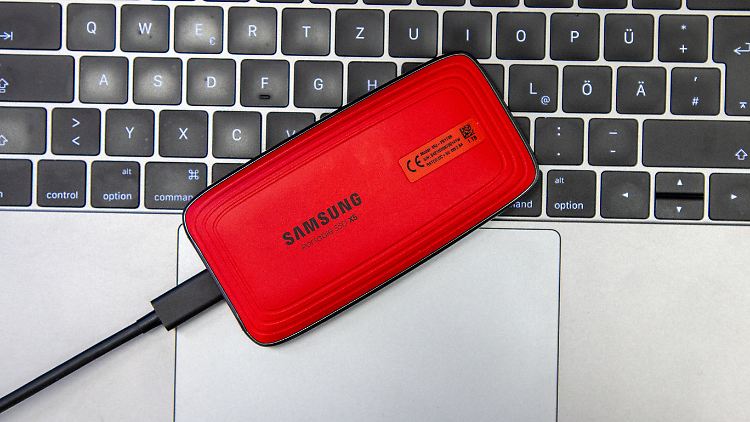 Die Samsung Portable SSD X5 sieht nicht nur schnell aus, sie ist es auch.