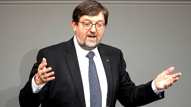 "Da können sie auch das VEB Energiekombinat wiederherstellen" - der Unionsabgeordnete Andreas Lämmel kritisiert den Bericht der Kohlekommission überraschend scharf.