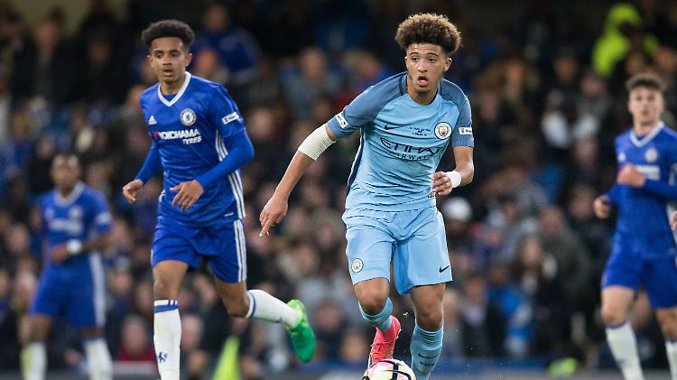 Jadon Sancho verlässt die ManCity-Jugend für knapp acht Millionen Euro und wird zum Problem für den englischen Fußball.