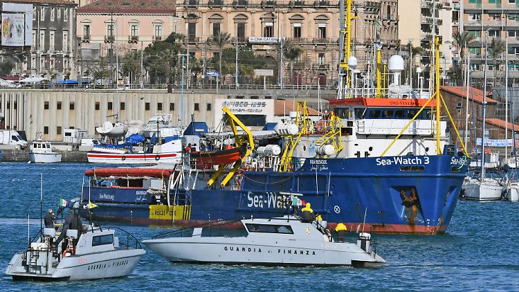 Momentan darf die "Sea-Watch 3" den Hafen von Catania nicht verlassen.