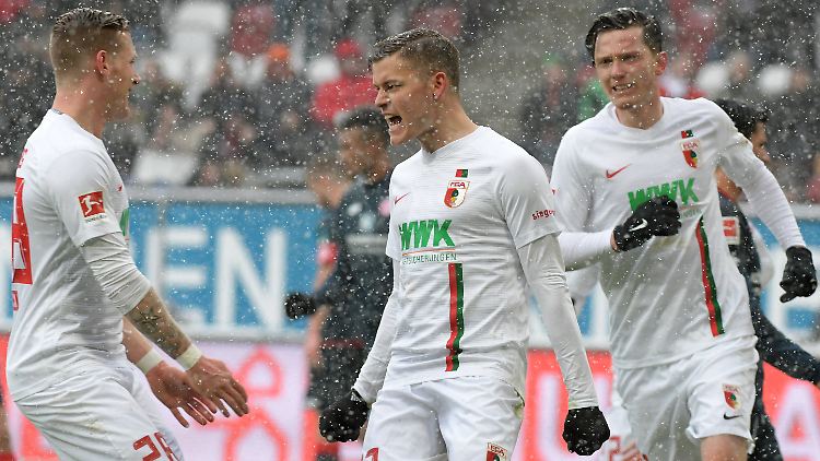 Ausgburgs isländischer Stürmer Finnbogason wurde für die Mainzer zum "Tor-Ekel" Alfred.
