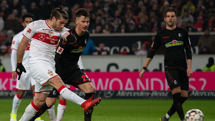 Der VfB Stuttgart erlebte eine Fußball-Achterbahnfahrt gegen Freiburg - mit doppelt bitterem Ende.