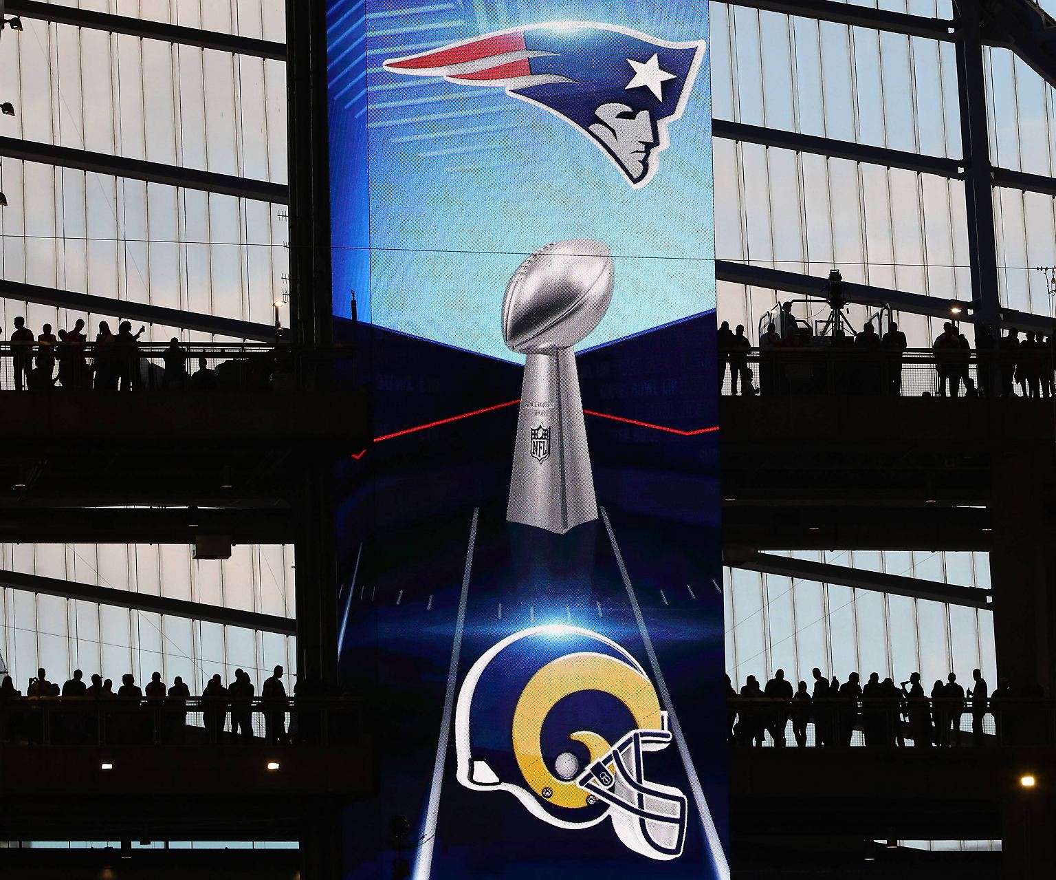 Nicht nur für US-Amerikaner ist der Super Bowl das Sportereignis des Jahres. Die New England Patriots und die Los Angeles Rams machen den 53. Sieger der Vince-Lombardy-Trophy unter sich aus.