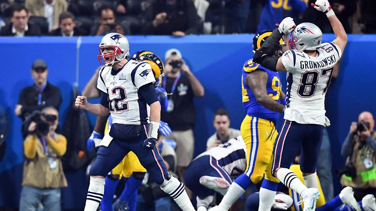 Jubel bei Brady und Gronkowski. Die Patriots gewinnen den Super Bowl LIII.