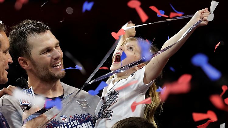 Tom Brady feiert in bester Gesellschaft - mit seiner Tochter Vivian.