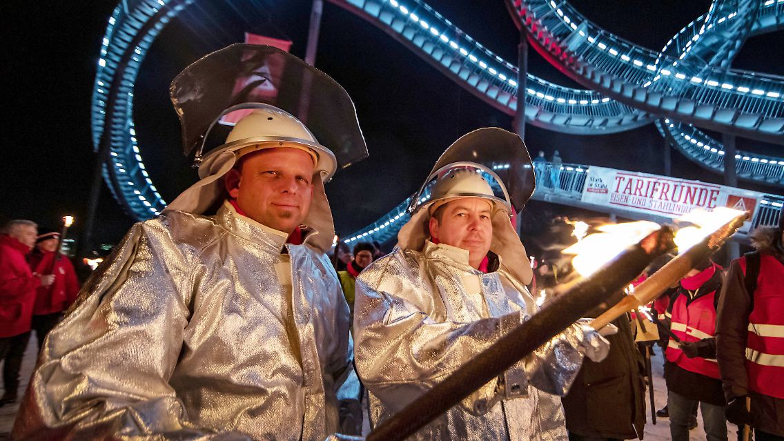 Im Dortmunder Werk von Thyssenkrupp beginnt heute ein erster Warnstreik der IG Metall.