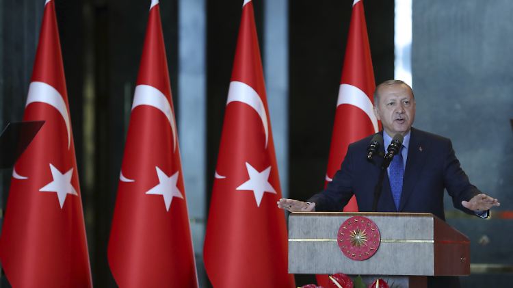 Unter Druck: Erdogan versucht, die steigenden Lebensmittelpreise in der Türkei zu deckeln. Die hohe Inflation macht Gemüse für viele Türken zum Luxusgut. 