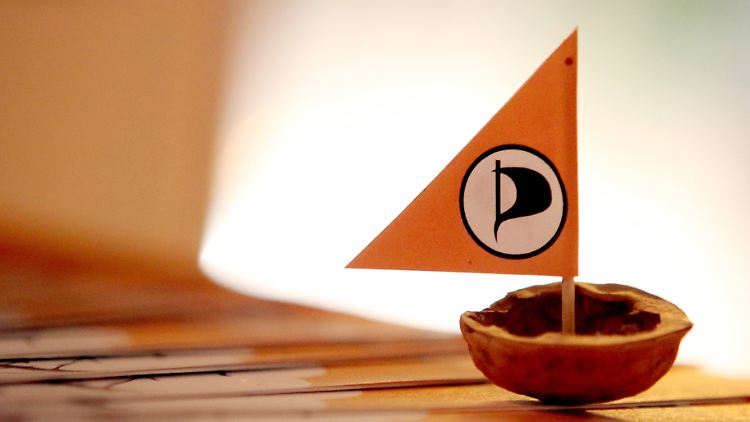 Die Brandenburger Piratenpartei werde "zügig Verfassungsbeschwerde einlegen", kündigte ihr Vorsitzender Bennühr an.