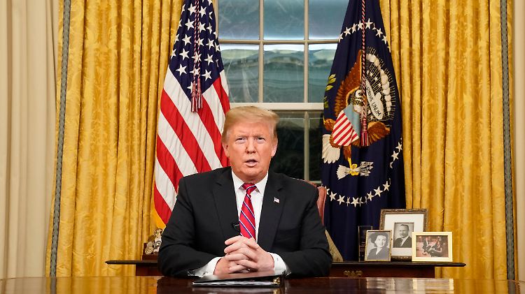 Laut seinem Terminkalender dürfte das ein eher seltenes Bild sein: Donald Trump im Oval Office.