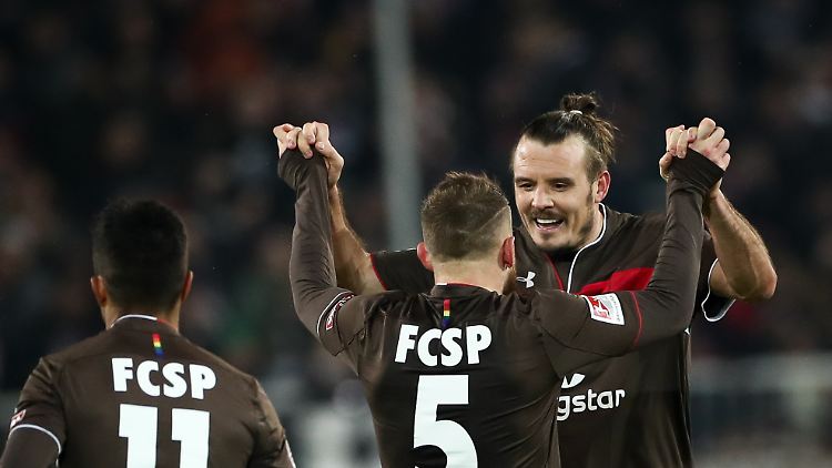 Erst trifft Allagui, dann erhöht Meier: Am Ende trifft der "Fußballgott" auch noch vom Punkt und sichert St. Pauli damit drei Punkte gegen Union Berlin und den 2. Tabellenplatz.