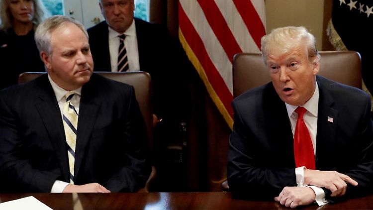 US-Präsident Donald Trump möchte David Bernhardt (links) befördern.