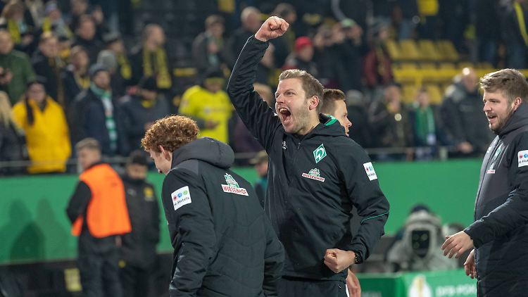 Florian Kohfeldt bleibt 120 Minuten lang cool, nach dem Elfmeterschießen gibt es auch bei ihm kein Halten mehr.