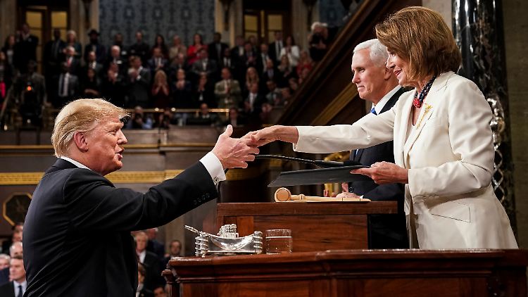 Wie sollen die Demokraten mit Trump umgehen? Die hochrangigste Politikerin der Partei im Kongress, Nancy Pelosi, hält nicht viel von einem Amtsenthebungsverfahren.