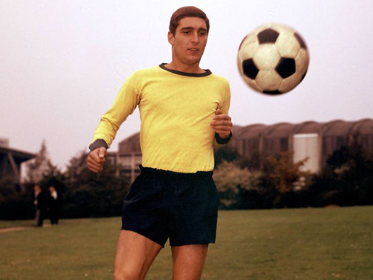 Fußball-Ironie: Seinen größten Erfolg als Profi feierte Assauer 1966 mit Schalkes Erzrivalen Borussia Dortmund.