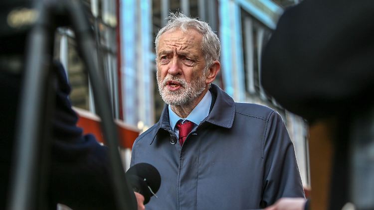 Jeremy Corbyn macht einen Verbleib Großbritanniens in einer Zollunion mit der EU zur Bedingung für die Zustimmung zu einem Brexit-Deal.