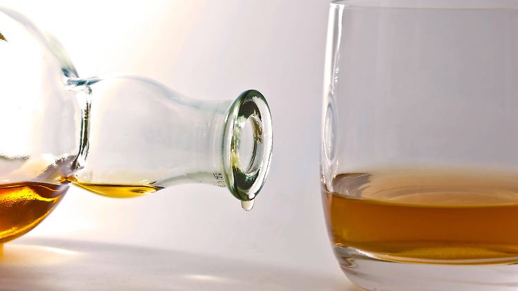 Das Wort Whisky leitet sich vom schottisch-gälischen "uisge beatha" ab und bedeutet "Wasser des Lebens".