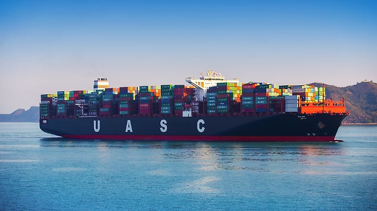 Das Containerschiff "Sajir" wird auf einer Werft in Shanghai einen dualen Treibstoffmotor erhalten.