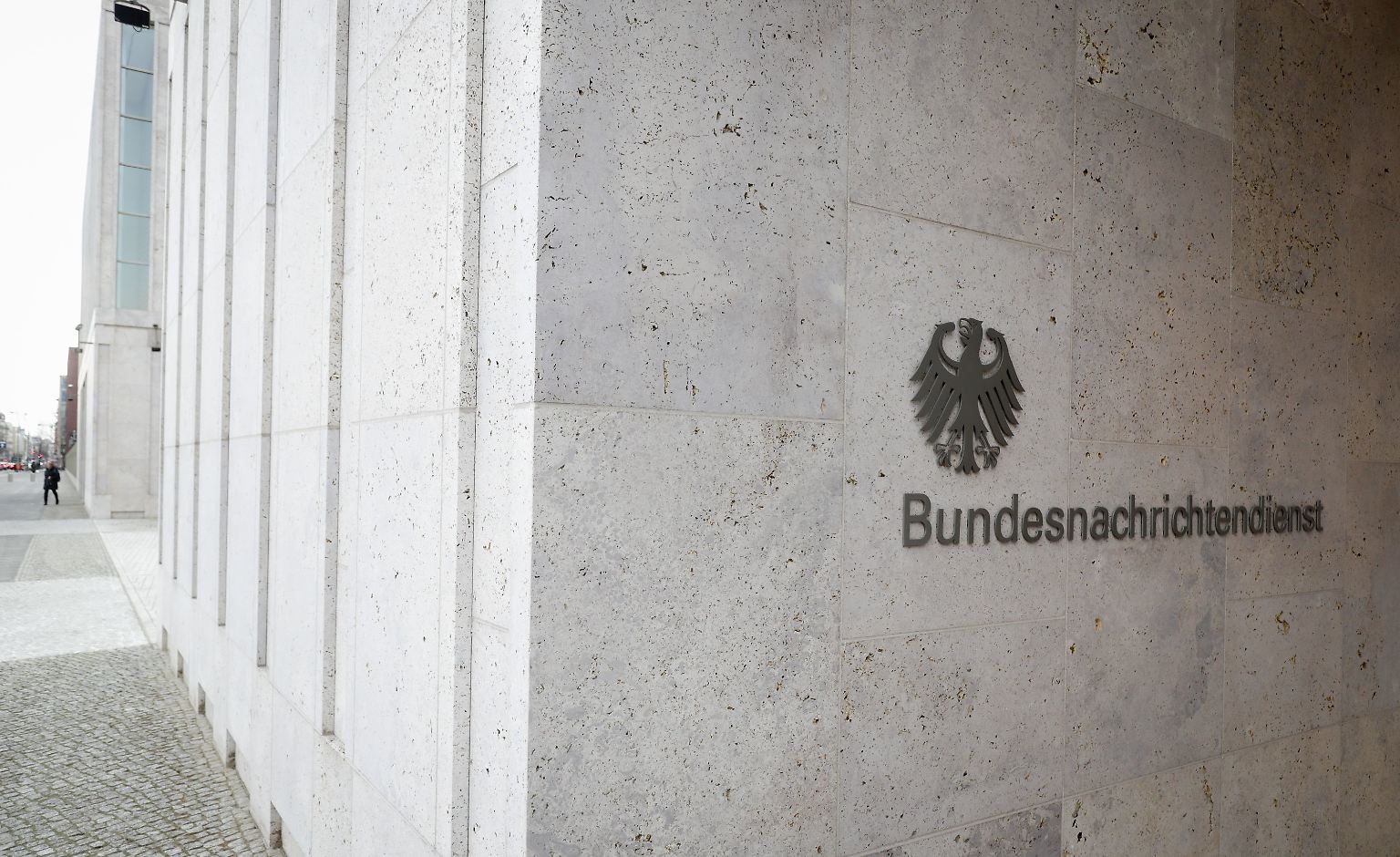 Rund 100.000 Kartons wurden für den Umzug des Bundesnachrichtendienstes (BND) in sein neues Hauptquartier gepackt. Seit Kurzem ist die Mammutaktion abgeschlossen und der kritisch beäugte Geheimdienst in der Mitte Berlins angekommen.