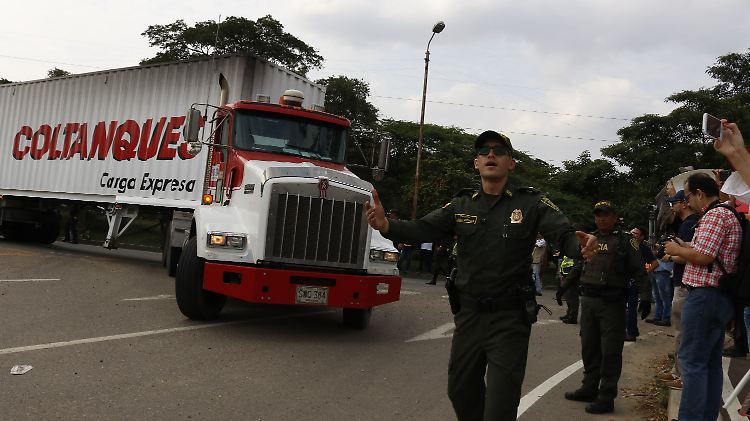 An der Grenze zwischen Kolumbien und Venezuela kommt ein LKW mit US-Hilfsgütern an.