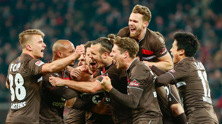 Im Kiez haben sie derzeit gut Lachen: St. Pauli ist neuerdings erster Hamburg-Verfolger.