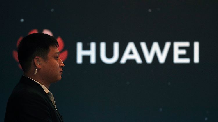 Wie eng genau Huawei mit der chinesischen Regierung verbunden ist, weiß man nicht. Das schürt das Misstrauen gegen den Konzern.