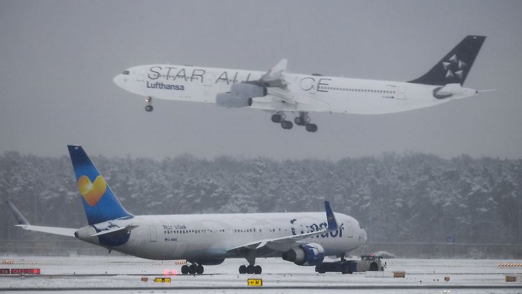 Bis 2009 war die Lufthansa an dem Urlaubsflieger Condor beteiligt, der zu Thomas Cook gehört.