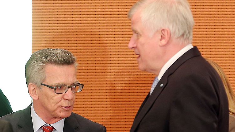 Vor der Krise: de Maizieère und Seehofer im Sommer 2015.