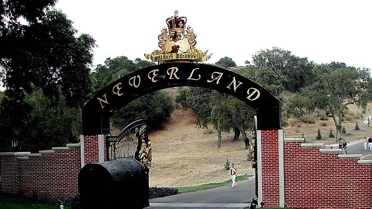 Wer jetzt sowieso gerade in Immobilien investieren möchte, ist mit der Neverland-Ranch in Kalifornien gut beraten.