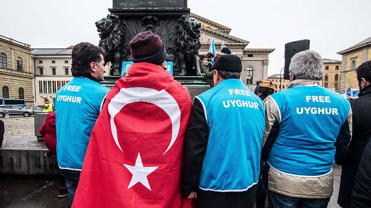 Im Ausland - hier in München - protestieren vor allem Türken gegen die Unterdrückung der Uiguren.