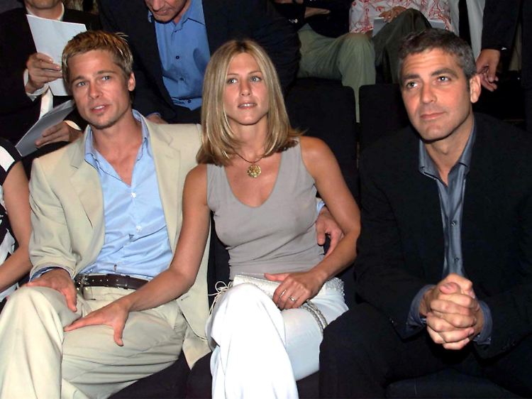 Galten einst als das Traumpaar der US-Filmindustrie: Brad Pitt und Jennifer Aniston, hier 2001 mit George Clooney (r., Archivbild).