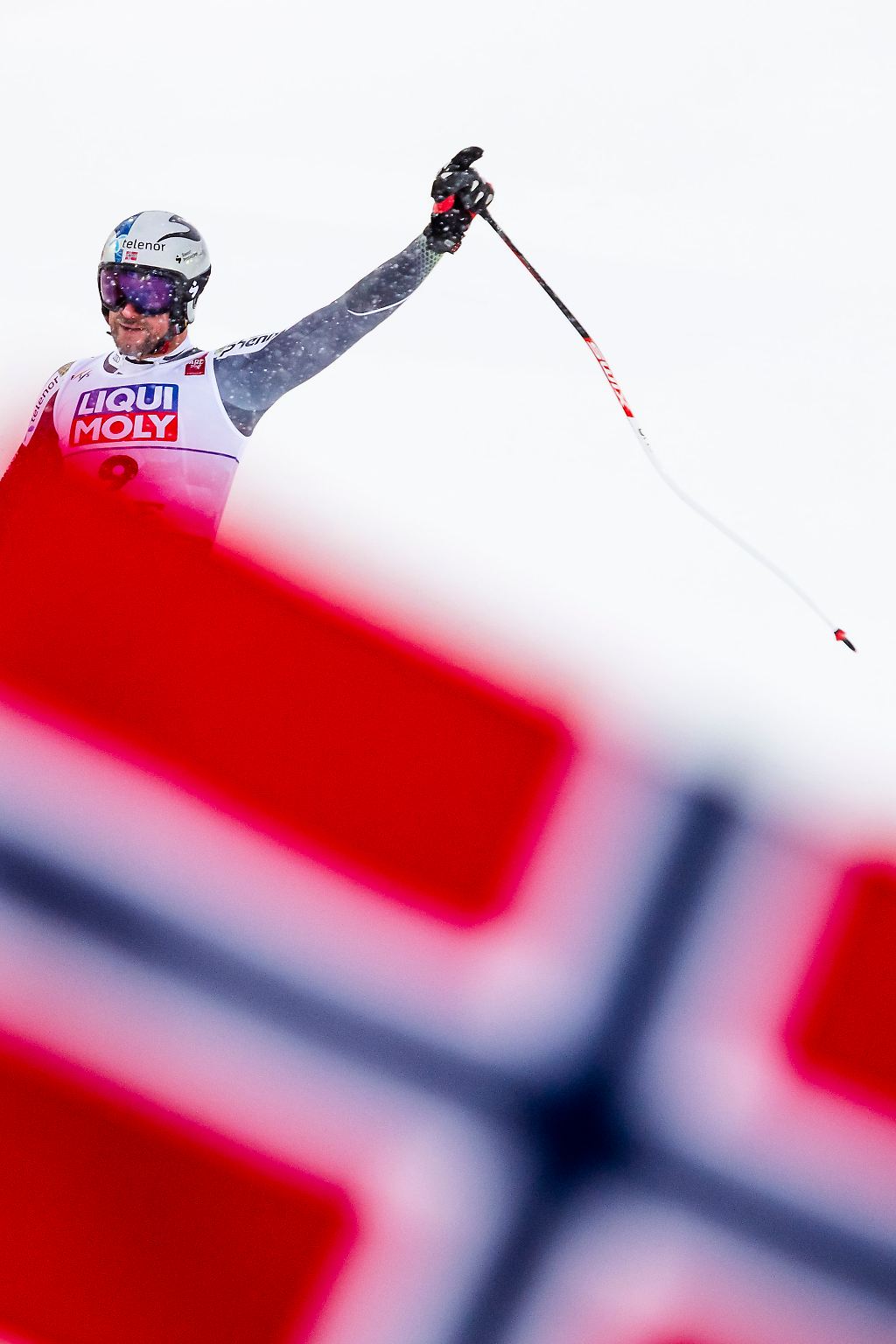 Dem norwegischen Skikönig Aksel Lund Svindal jubelte das Kronzprinzenpaar zu, …