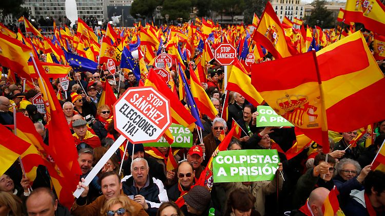 Die spanischen Behörden bezifferten die Teilnehmerzahl auf 45.000.