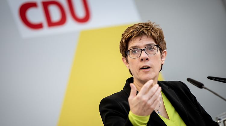 CDU-Chefin Kramp-Karrenbauer sieht es als Aufgabe ihrer Partei an, den Markenkern Sicherheit zu garantieren.