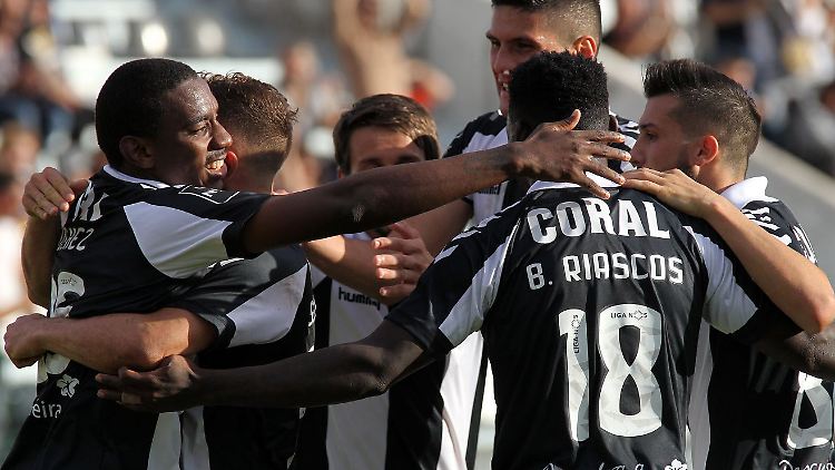 Benfica feiert seinen "X-Ray" gegen Funchal.