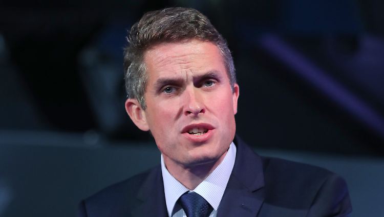 Gavin Williamson: "Der Brexit hat uns an einen großen Moment in unserer Geschichte gebracht. Ein Moment, in dem wir unsere globale Präsenz stärken ..."