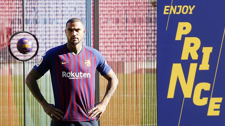 Kevin-Prince Boateng wechselte kurz vor Abschluss des Transferfensters zum FC Barcelona - sehr zum Ärger eines Fans.