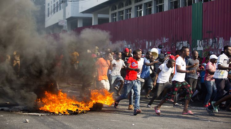 Tausende Menschen haben in Haiti in den vergangenen Tagen gegen die Regierung und Korruption protestiert.