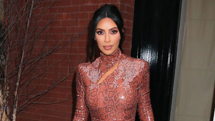 Auch eine Kim Kardashian sieht nicht immer so perfekt aus wie in den Momenten, in denen sie vor die Fotografen tritt.