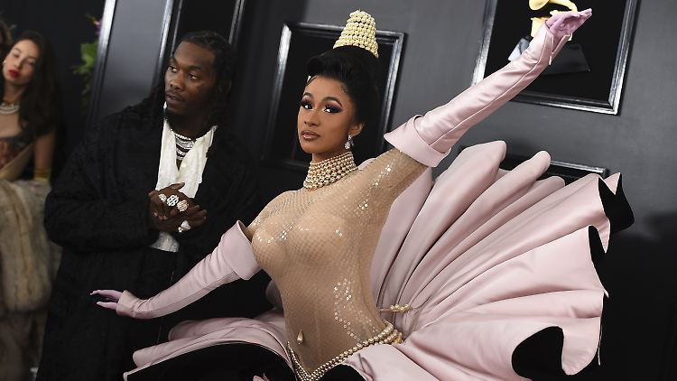 Auch für ihr Liebescomeback mit Offset muss sich Cardi B Kritik gefallen lassen.