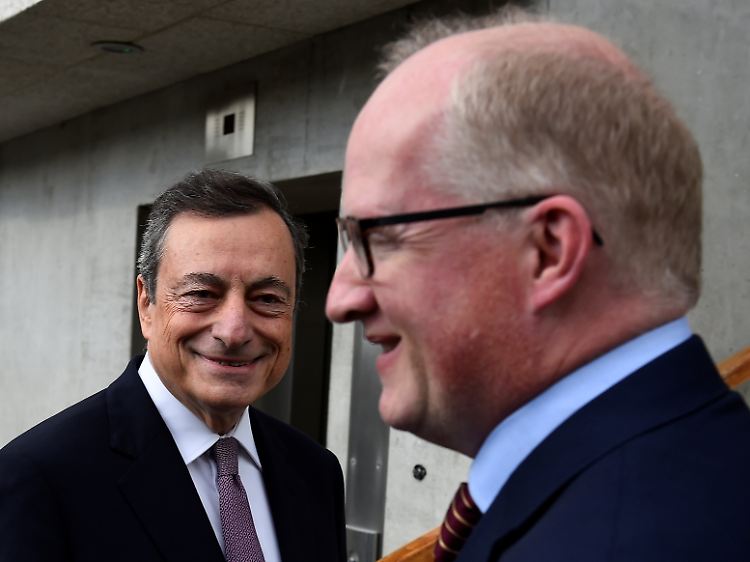 Sie kennen sich aus dem geldpolitischen Rat der EZB: Mario Draghi und Philip Lane.
