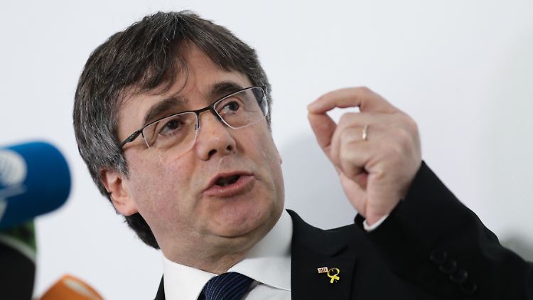 Carles Puigdemont kritisiert den in Madrid stattfindenden Prozess scharf.