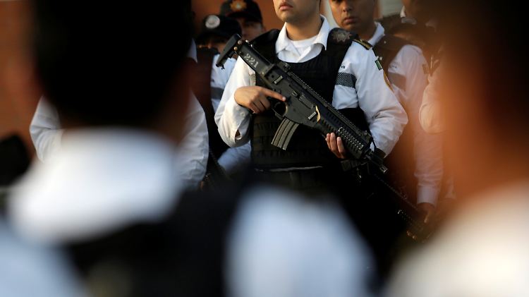 Mexikanische Polizisten müssen gegen die enorme Gewaltwelle im Land kämpfen. 