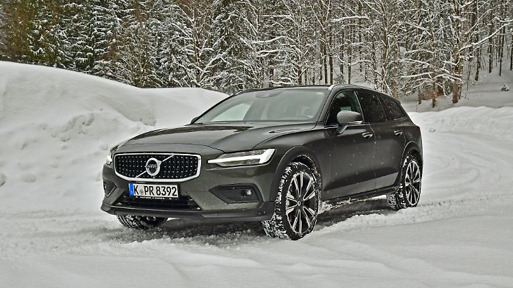 Verschneite und vereiste Wege? Mit dem Volvo V60 Cross Country kein Problem.