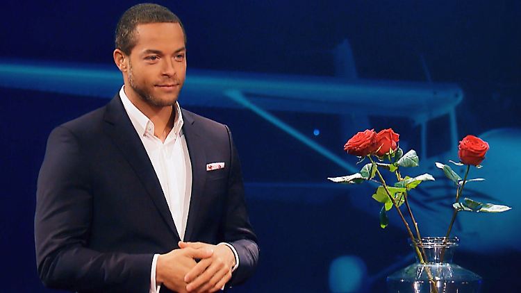 Ein paar Rosen hat er noch, der Bachelor.