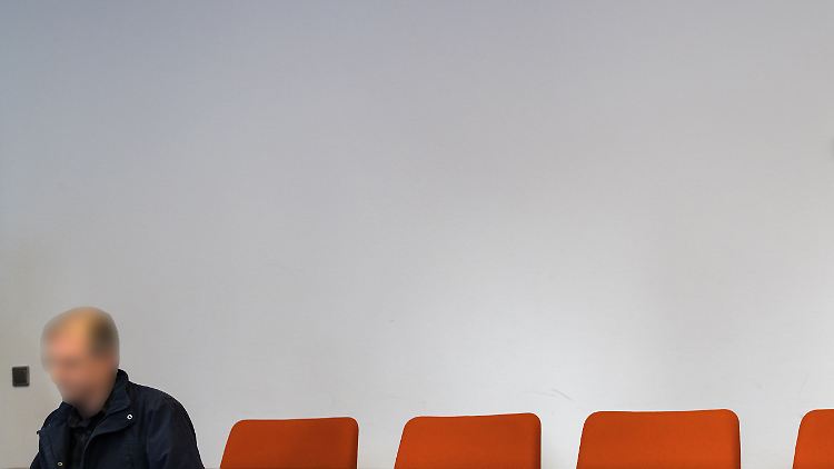 Der Angeklagte ist wegen zweifachen Mordes verurteilt. Nun muss er in die Psychiatrie.