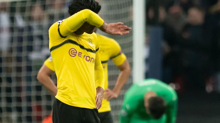BVB-Torwart Bürki war an den Gegentreffern machtlos. Dahoud kann die 0:3-Pleite nicht fassen.